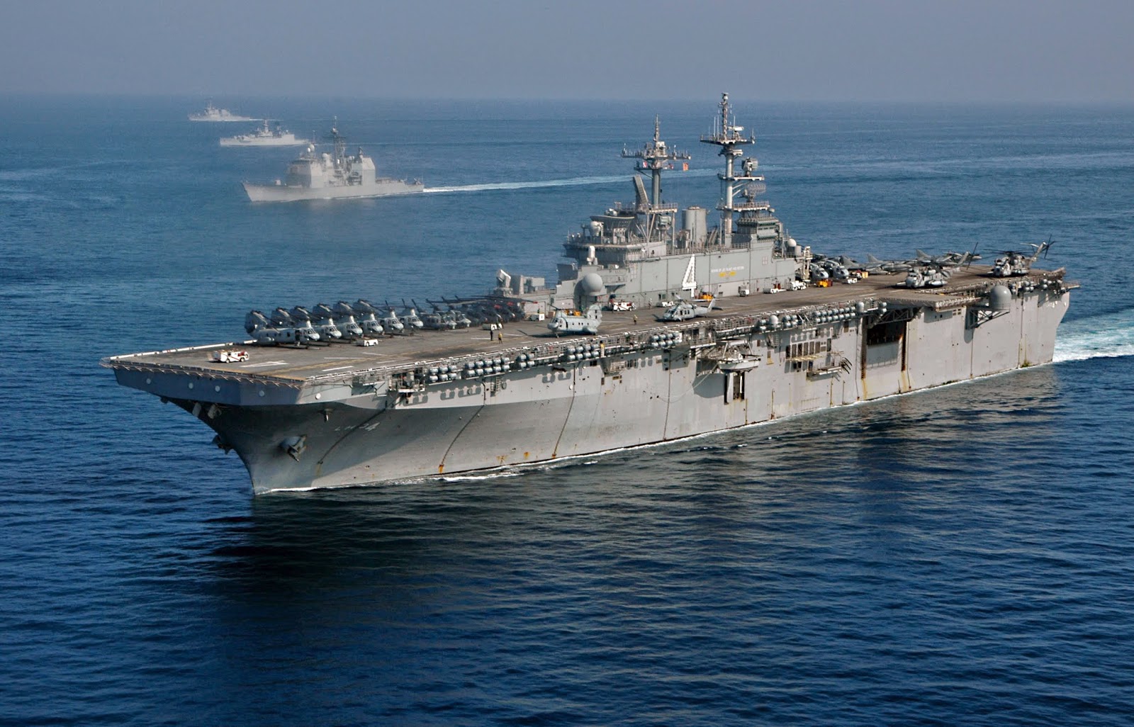 USS Boxer LHD 4.jpg